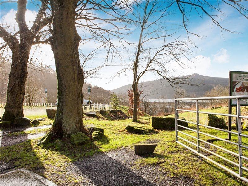 Oyo Ladybower Inn Bamford Exterior foto