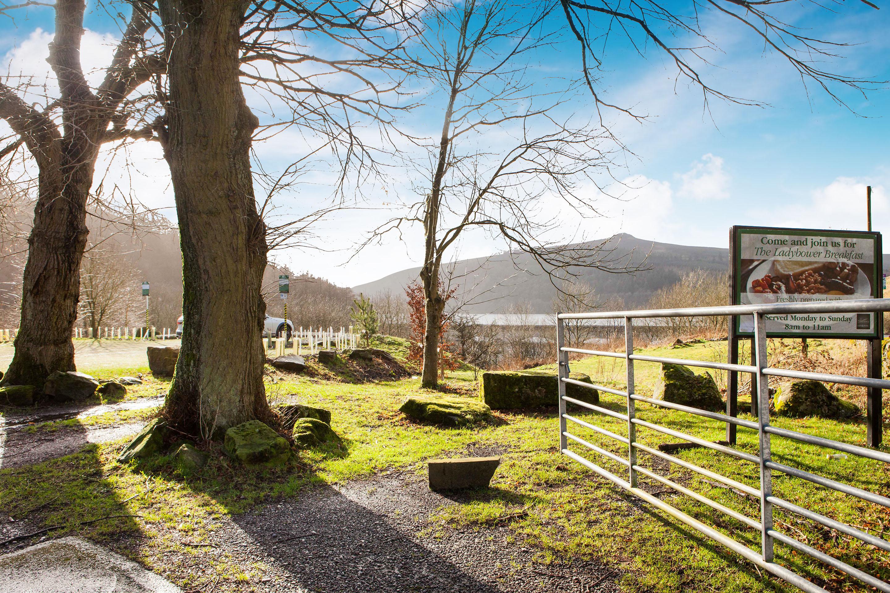 Oyo Ladybower Inn Bamford Exterior foto